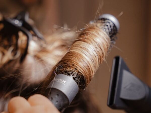 Round-brush blow-dry