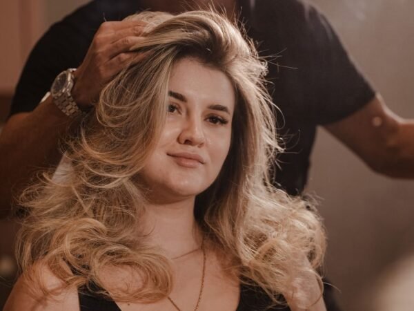 Voluminous blow-dry finish